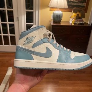 Jordan one unc blue woman’s 10.5. Used
